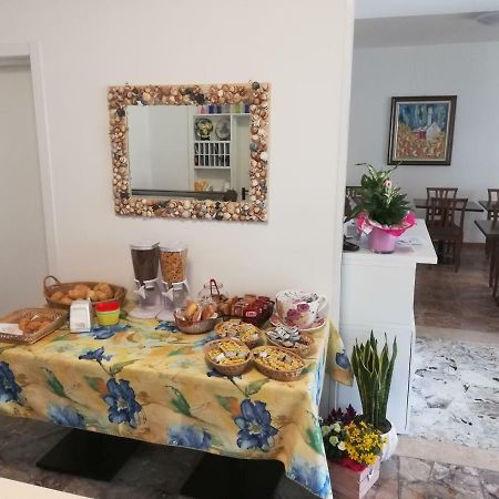 Albergo Elena Garni Каорле Экстерьер фото