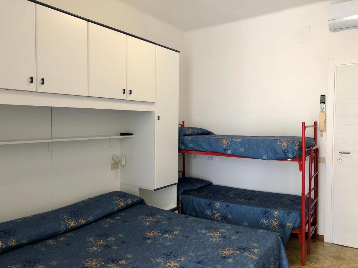 Albergo Elena Garni Каорле Экстерьер фото