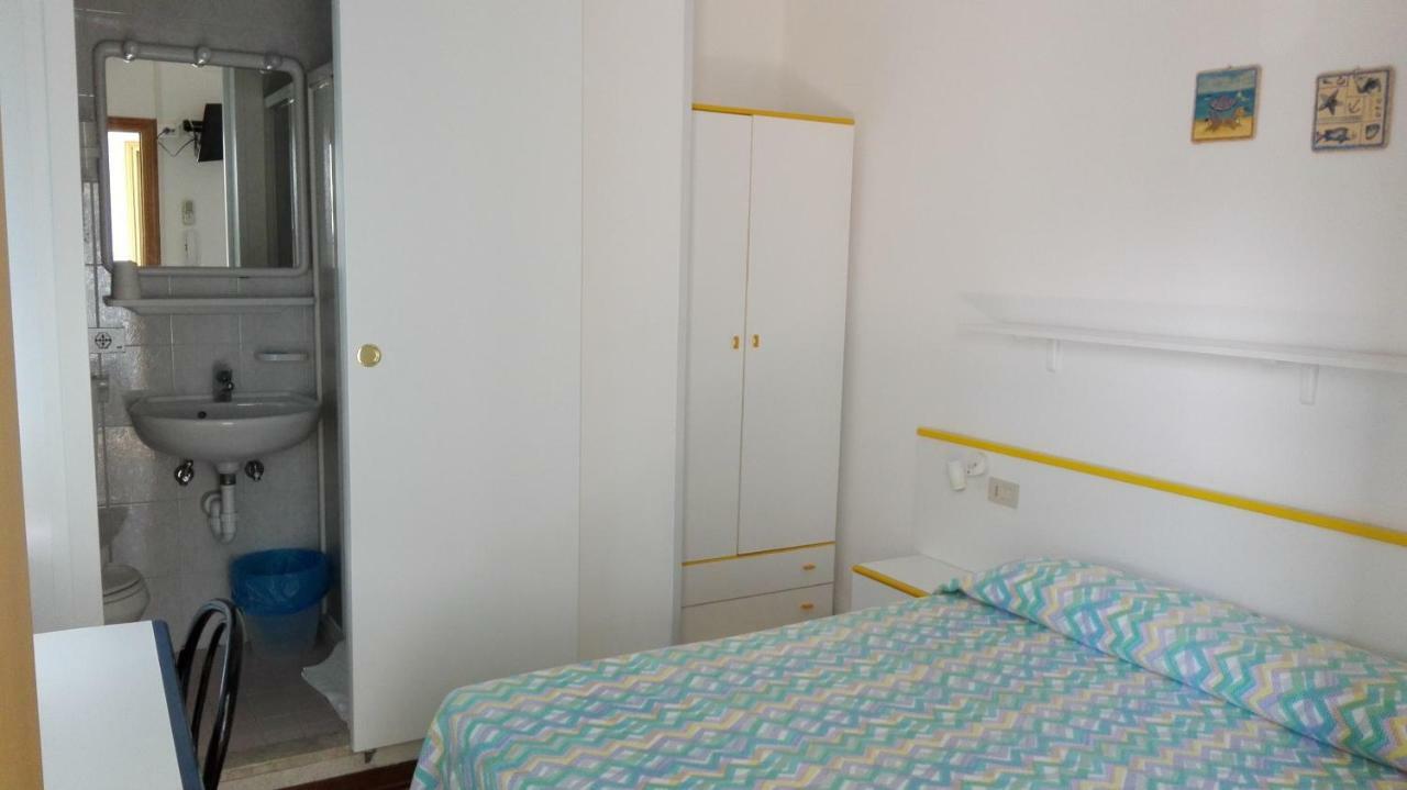 Albergo Elena Garni Каорле Экстерьер фото