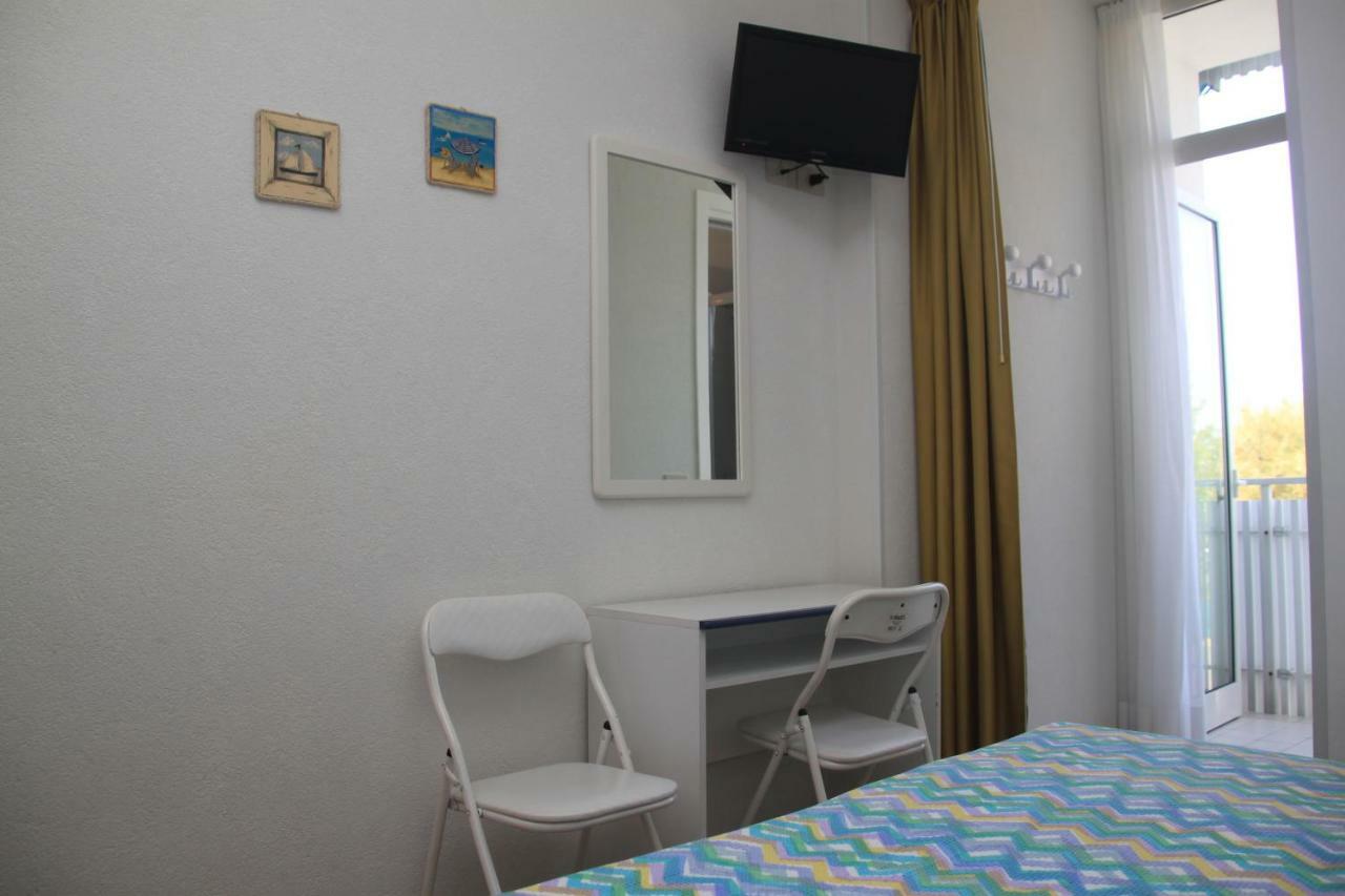 Albergo Elena Garni Каорле Экстерьер фото