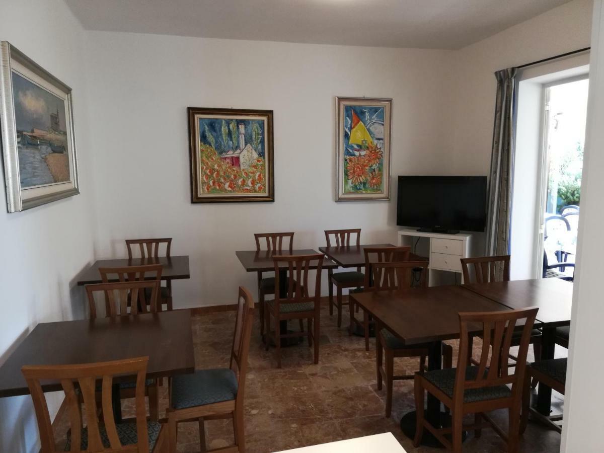 Albergo Elena Garni Каорле Экстерьер фото