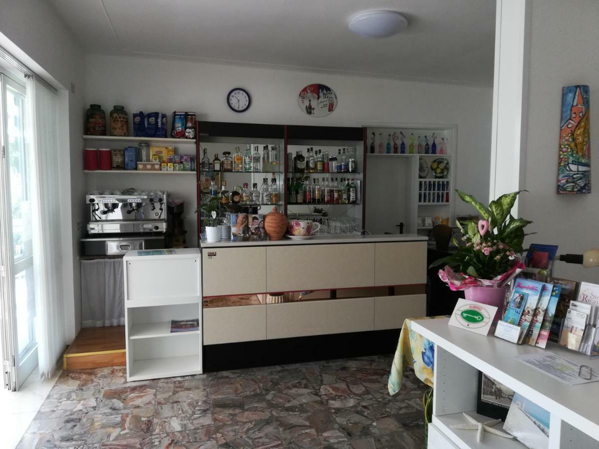 Albergo Elena Garni Каорле Экстерьер фото